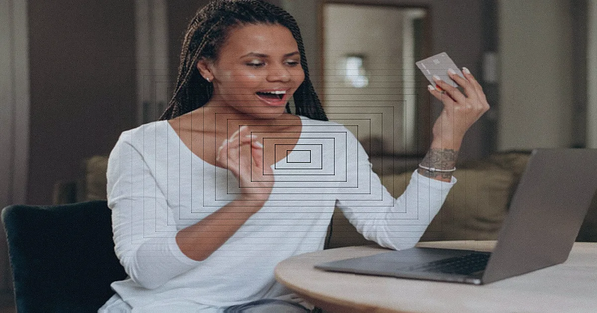 A photorealistic, professional photography, 8K, cinematic lighting, sharp focus, depth of field, shot on a high-end DSLR, of two hands gently holding a small, glowing heart-shaped object, symbolizing trust and loyalty. In the background, a subtly blurred image of a diverse group of happy customers interacting with an e-commerce brand, conveying community and positive relationships. Retail workers organizing clothing in a boutique setting, fostering teamwork. — Foto: MART PRODUCTION / Pexels