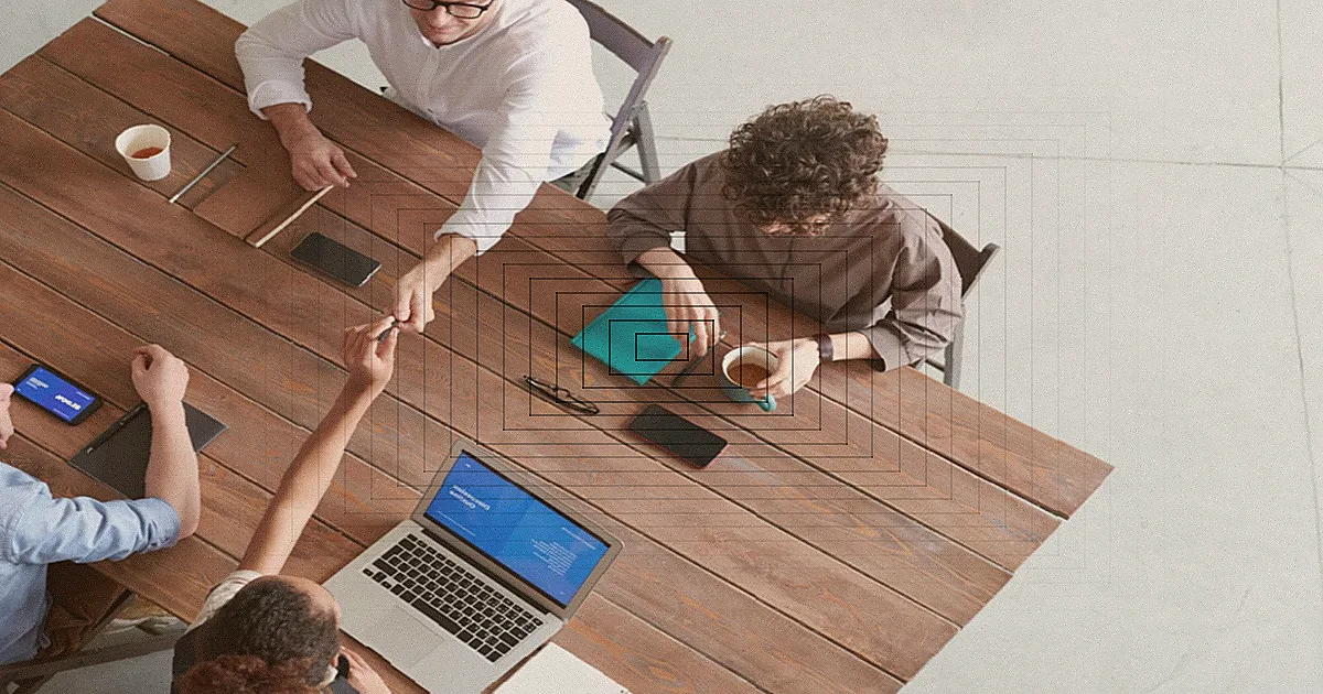 A diverse team of colleagues collaborating on a business project in a modern office setting. — Foto: Ivan S / Pexels
